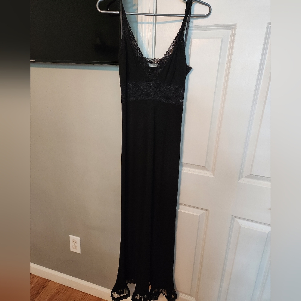 Bisou Bisou floor length dress. Size Medium.